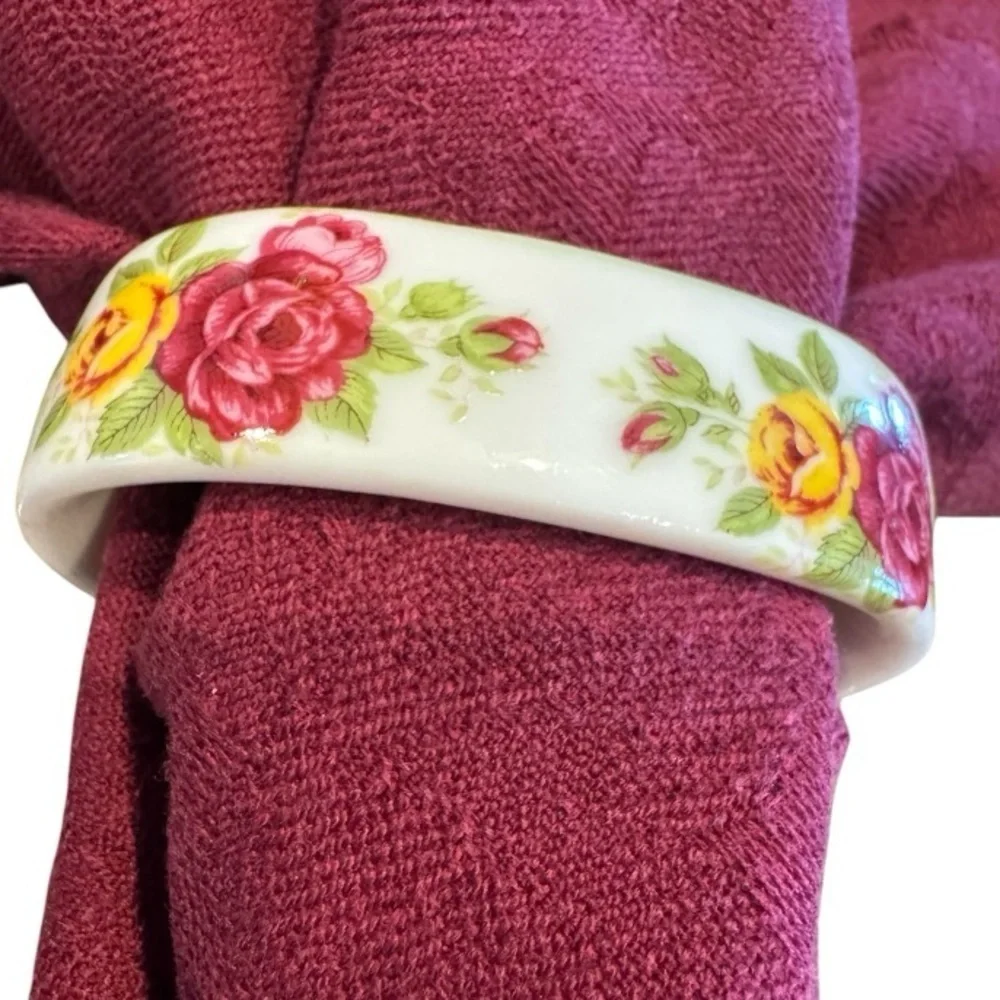 Vintage 1980 Set of 12 Genuine Bone China Napkin Rings with Roses Floral Taiwan